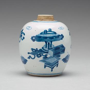 A blue and white tea jar, Qing dynasty, Kangxi (1662-1722).