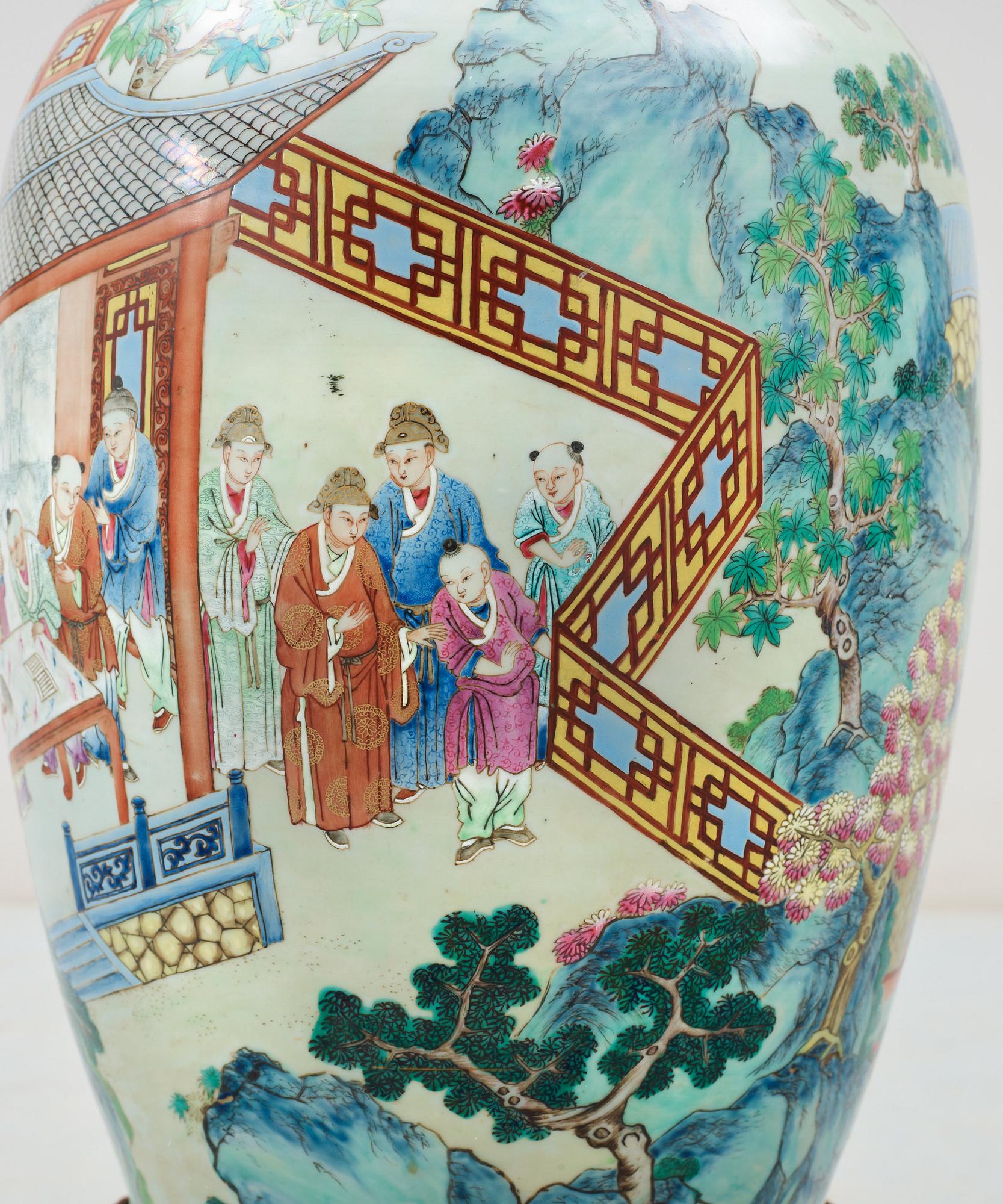 PRAKTVAS, porslin. Sen Qing dynastin.