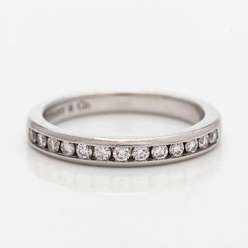 Tiffany & Co, sormus, "Tiffany Setting", platinaa ja briljanttihiottuja timantteja.