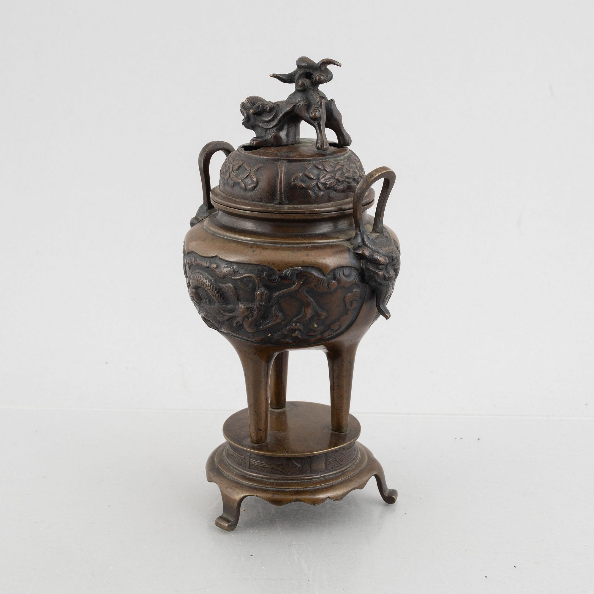 A Japanese bronze tripod censer, 19th century.