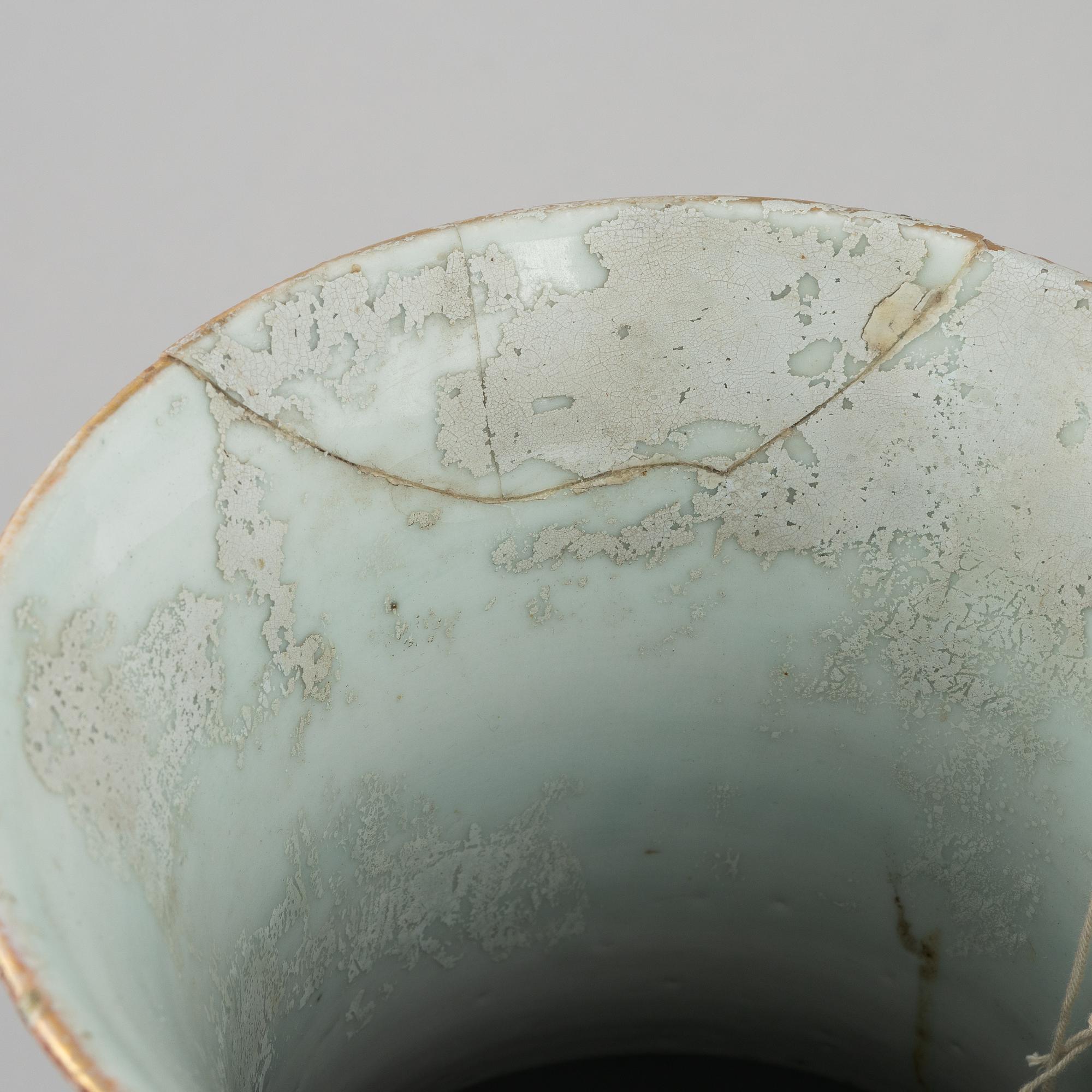 A porcelain vase, Canton, China, 19th century.