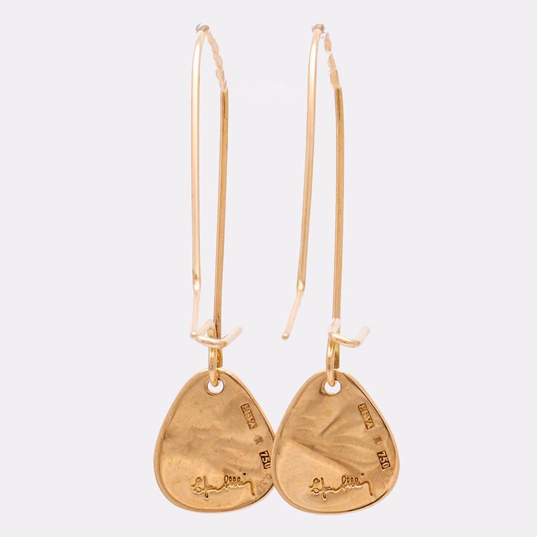 Efva Attling earrings 18K gold with brilliant-cut diamonds 0,64 ct in total inscribed, height approx 4 cm, hook fitting.