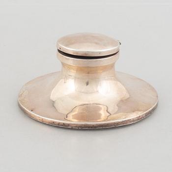A Swedish silver beaker, an inkwell and a box, including Hugo Grun & Co, Stockholm 1948.