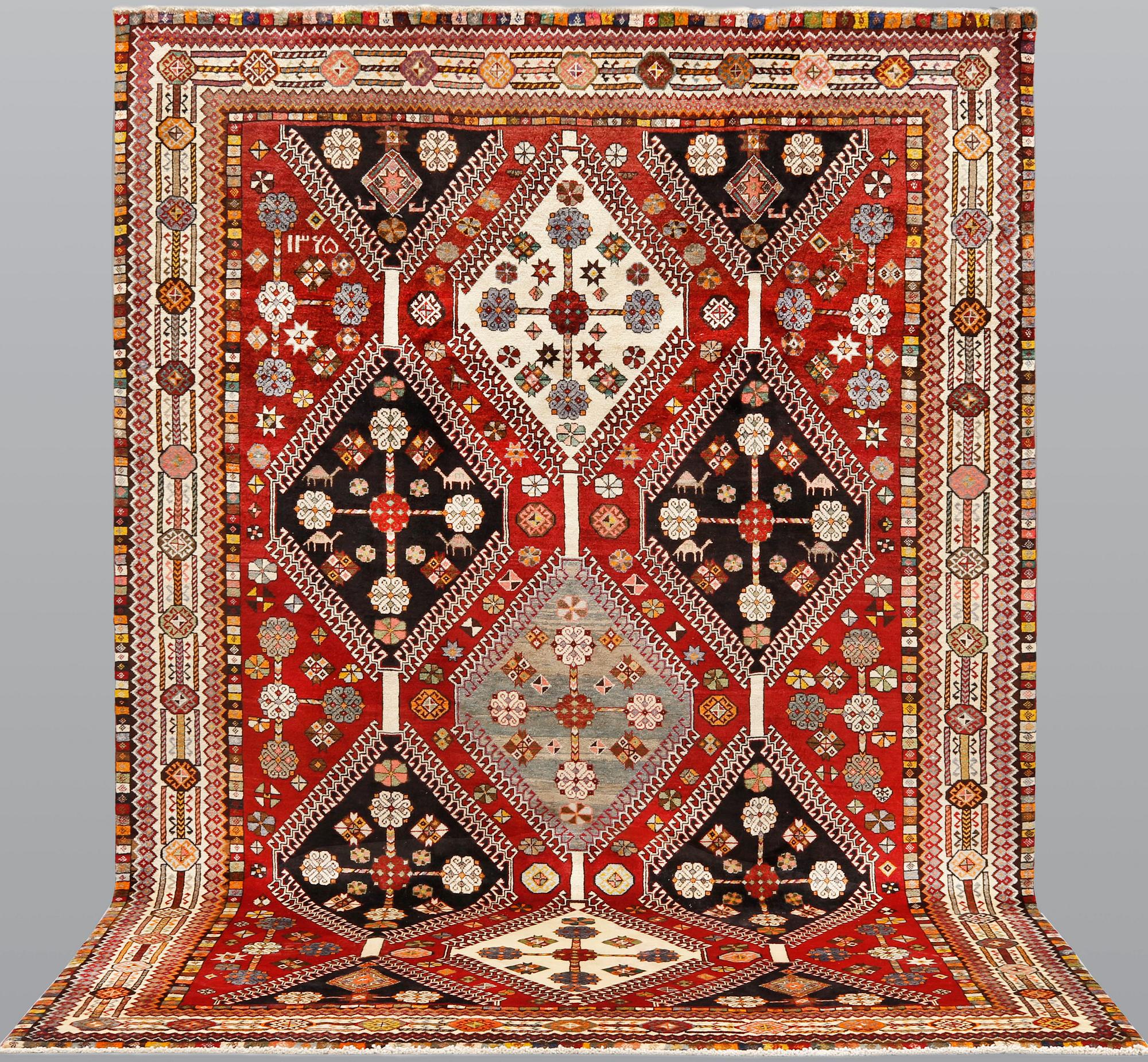 A Qashqai carpet, approx. 290 x 216 cm.