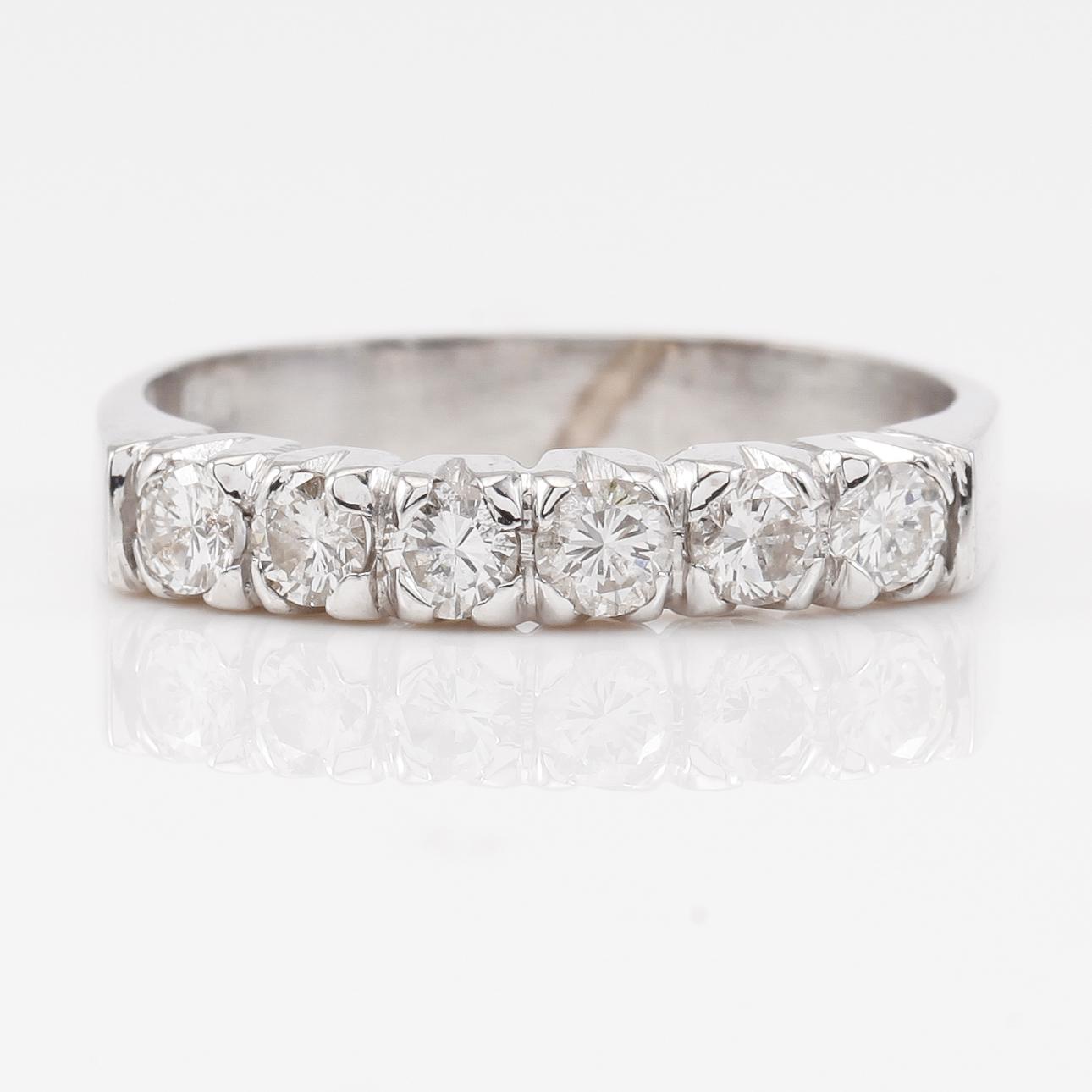 RING, 18K vitguld, 6 briljantslipade diamanter 0.85 ct, svenska stämplar.