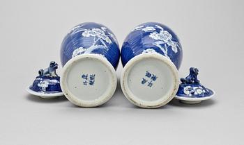 VASER, ett par, porslin, Kina 1800-tal.