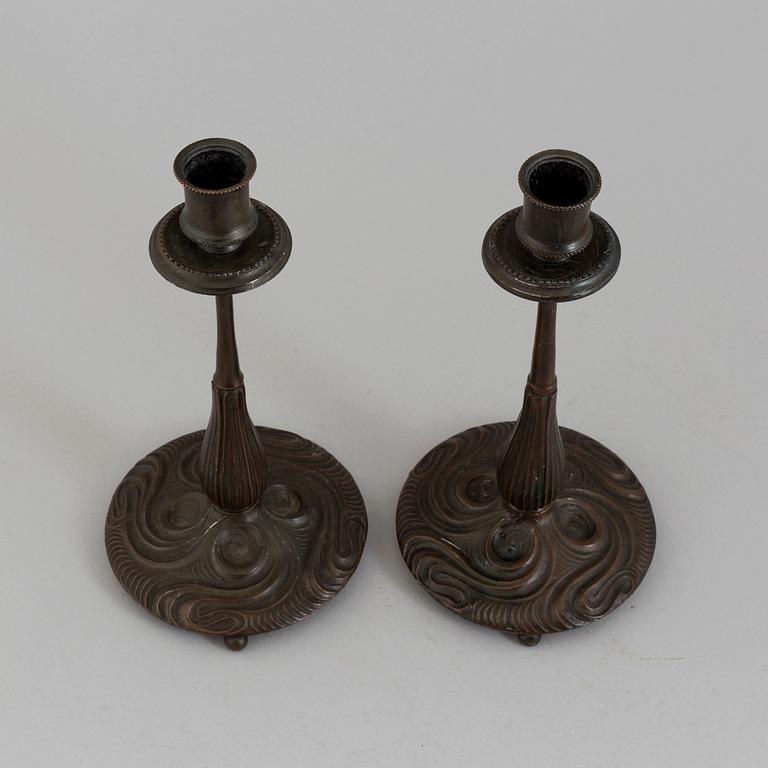 A PAIR OF BRONZE ART NOUVEAU CANDLESTICKS, early 20th century.