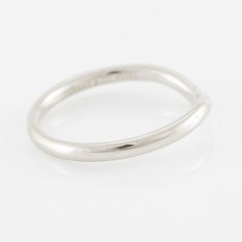 Elsa Peretti, Tiffany & Co, "Curved ring", platinum.