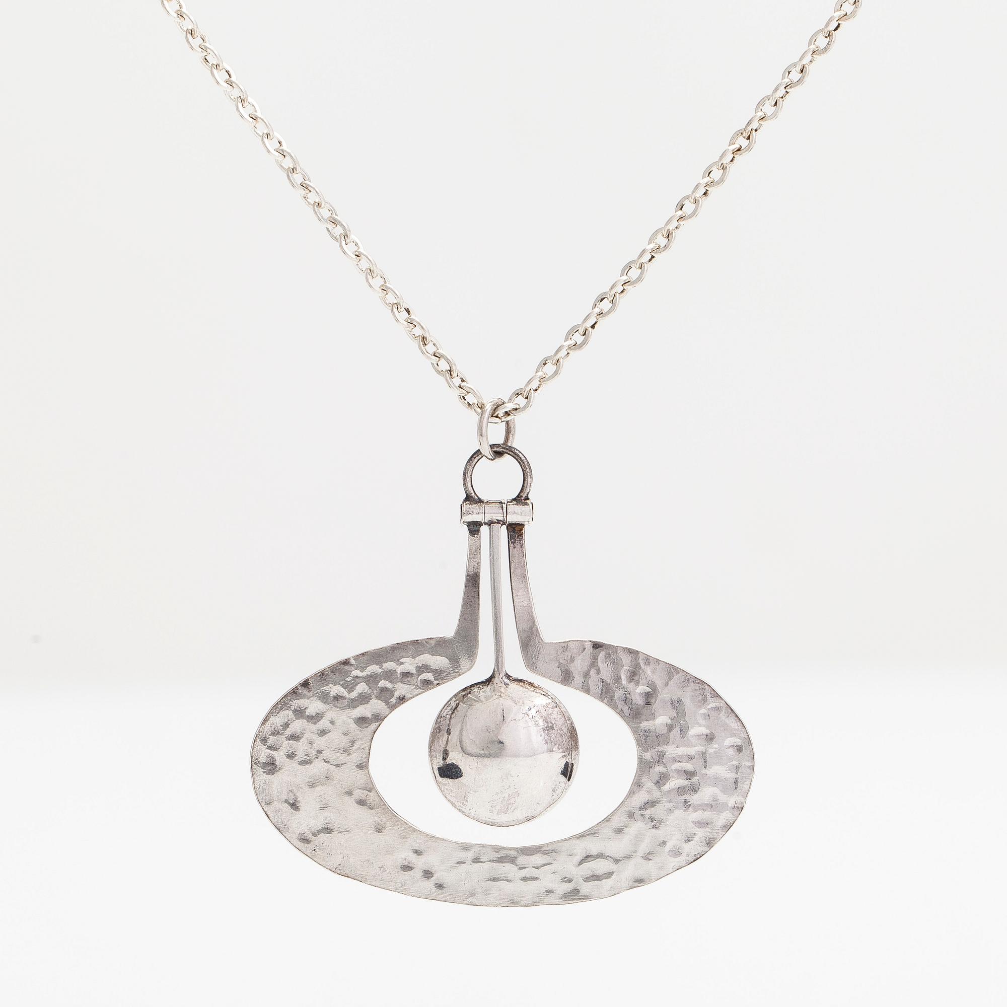 Tapio Wirkkala, halsband "Päron", sterlingsilver. Kultakeskus, Tavastehus 1975.