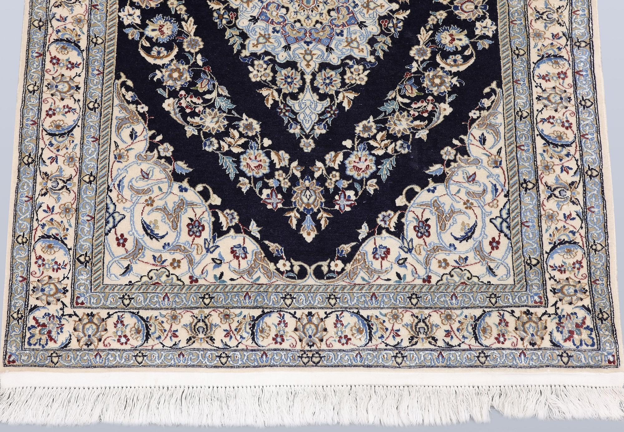 Matta, Nain, part silk, s.k 6 LAA, ca 126 x 93 cm.