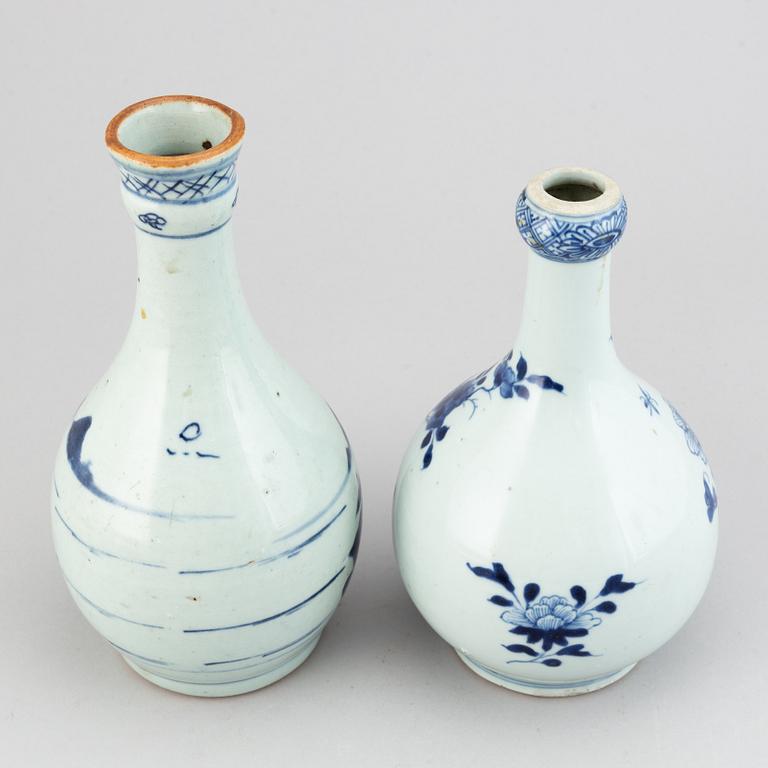 A blue and white vase and bottle, Qing dynasty, 18th and 19th Century.