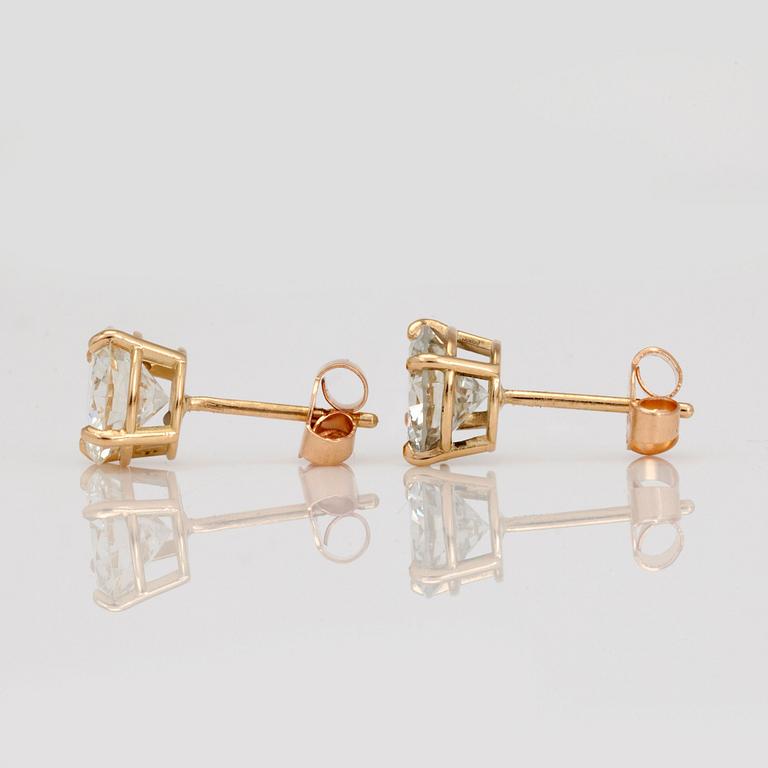 A pair of brilliant-cut diamond earstuds. Total carat weight of diamonds 3.32cts.