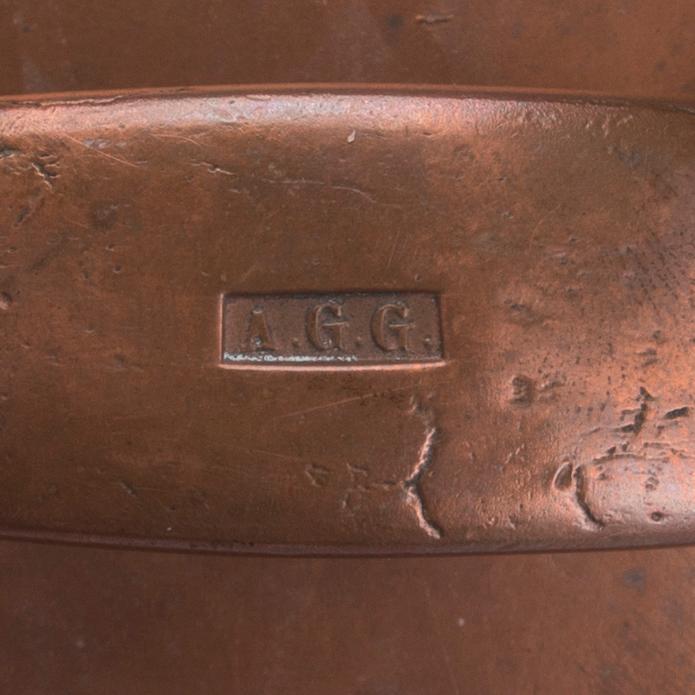 GRYTA MED LOCK, koppar, märkt A.G.G., 1800-tal.