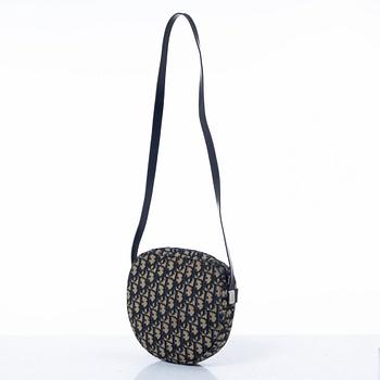 Christian Dior, Translation: "bag, vintage.".