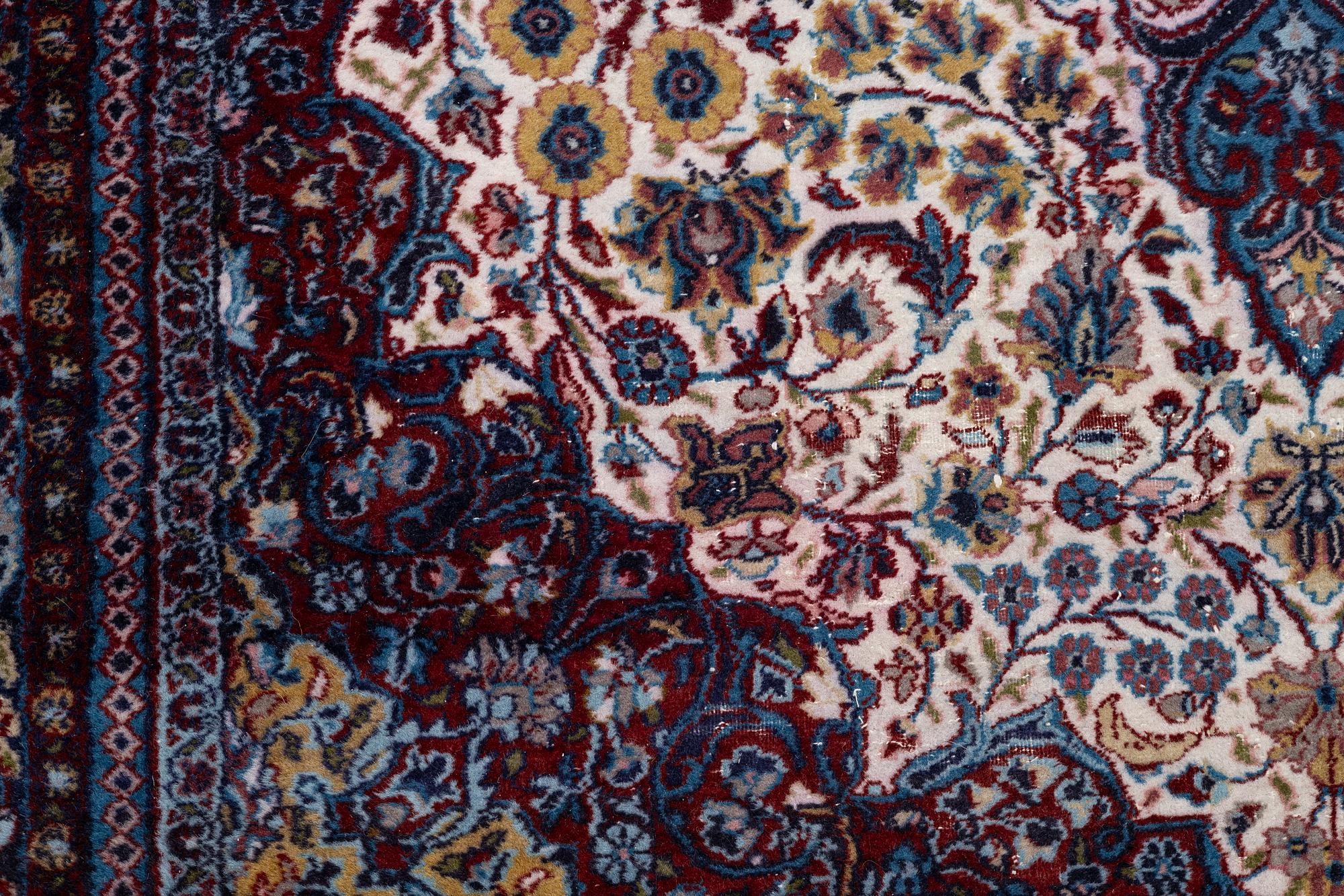 Carpet, Isfahan, 200 x 125 cm.