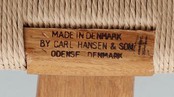 A set of six Hans J Wegner oak chairs by Carl Hansen & Son, Danmark, 1950-60-tal.