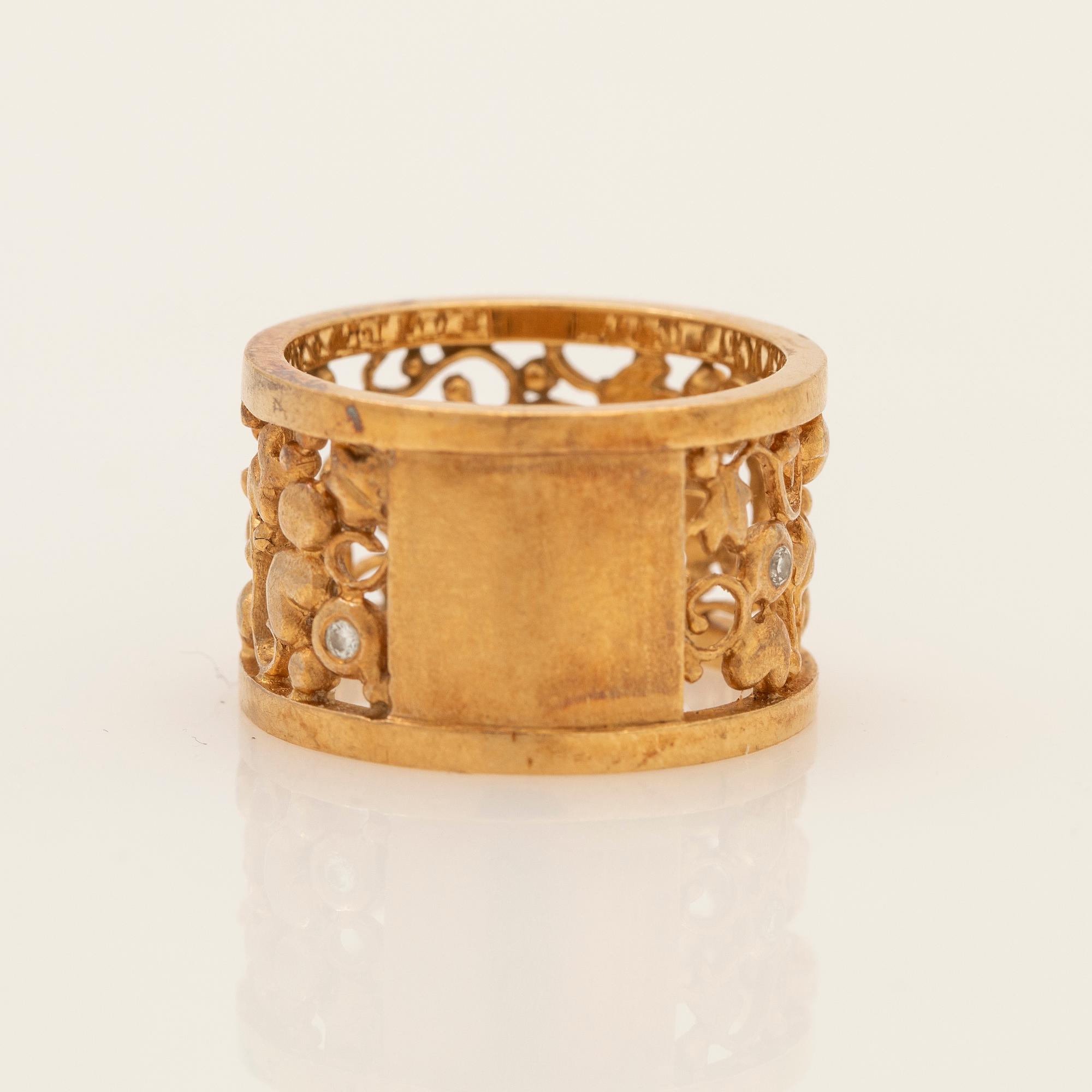 Ole Lynggaard, ring, 18K gold with brilliant-cut diamonds.