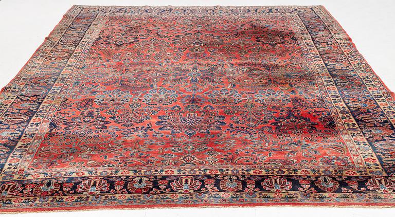 A so called American Sarouk carpet, c. 380 x 265 cm.