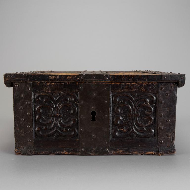 A carved baroque wooden box 17/18th century.