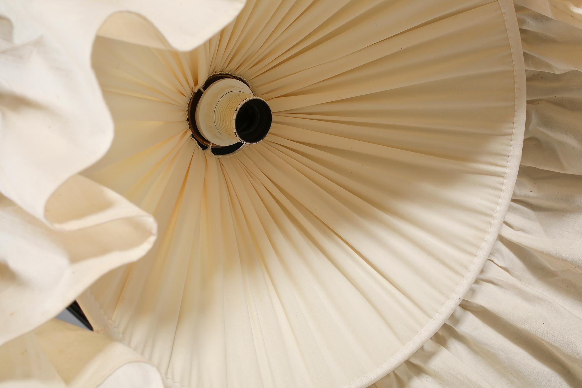 TAKLAMPA, modell 2560, Josef Frank, Firma Svenskt Tenn, höjd ca 30 cm exklusive sladd.