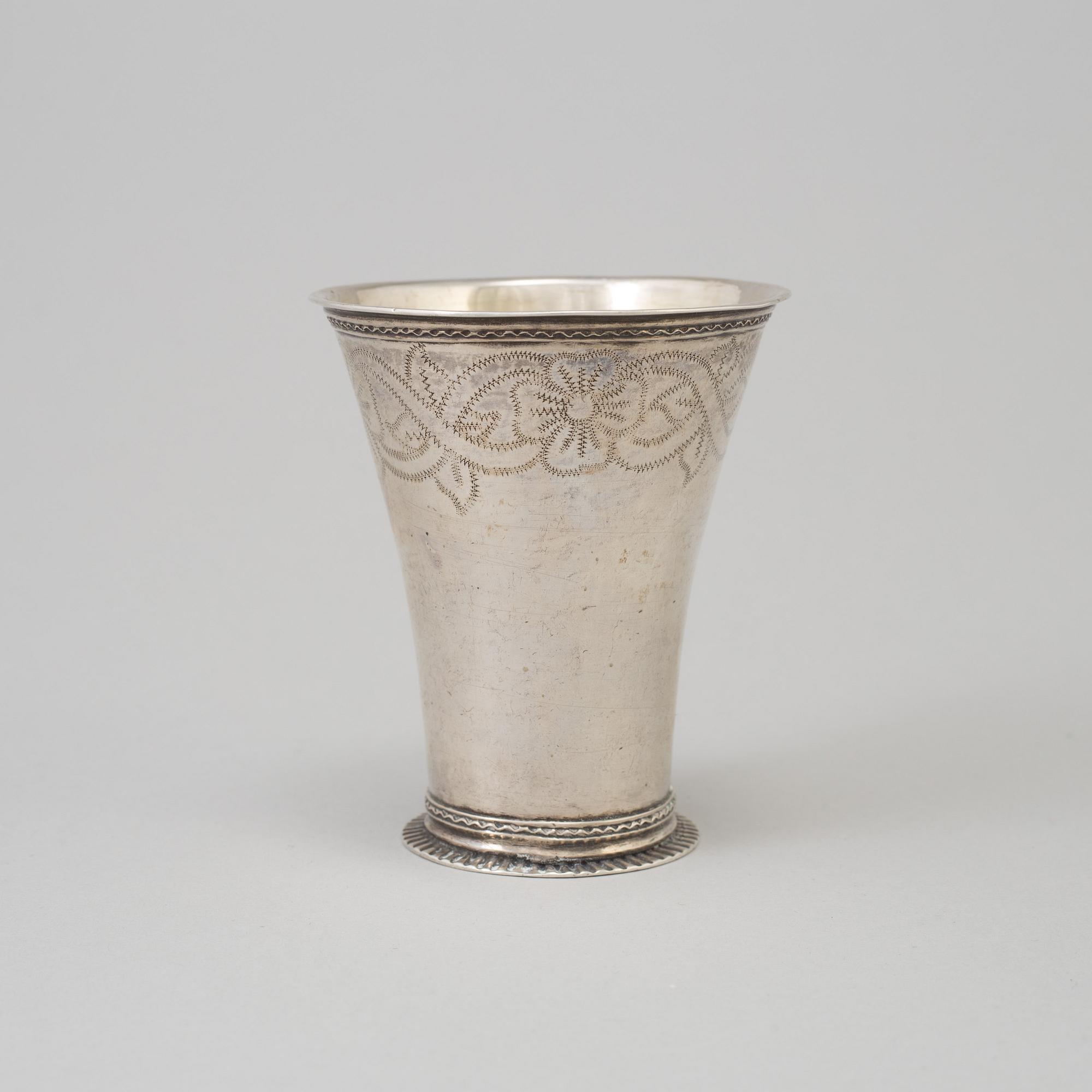 BÄGARE, silver, Erik Ahlin, Enköping 1763. Vikt ca 65 gram.