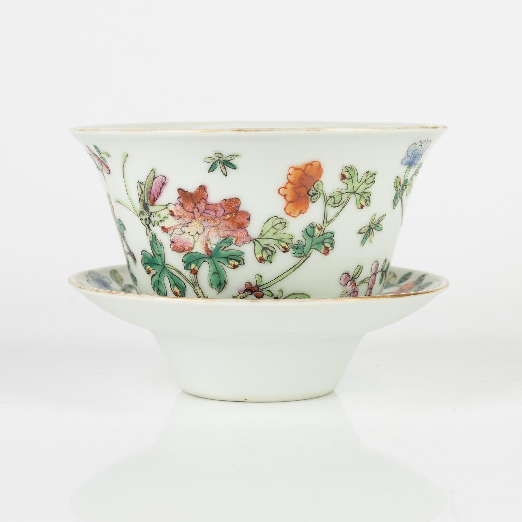 A porcelain cup with stand, late Qing dynasty, with Jiaqing mark.