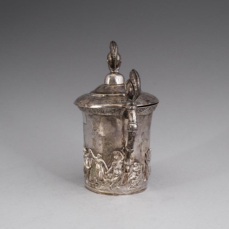 Mästarstämpel PM, toddymugg med lock, silver, Moskva 1829.