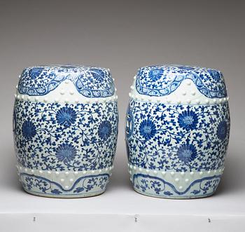 A pair of blue and white garden seats, Qing dynasty, 18th Century.