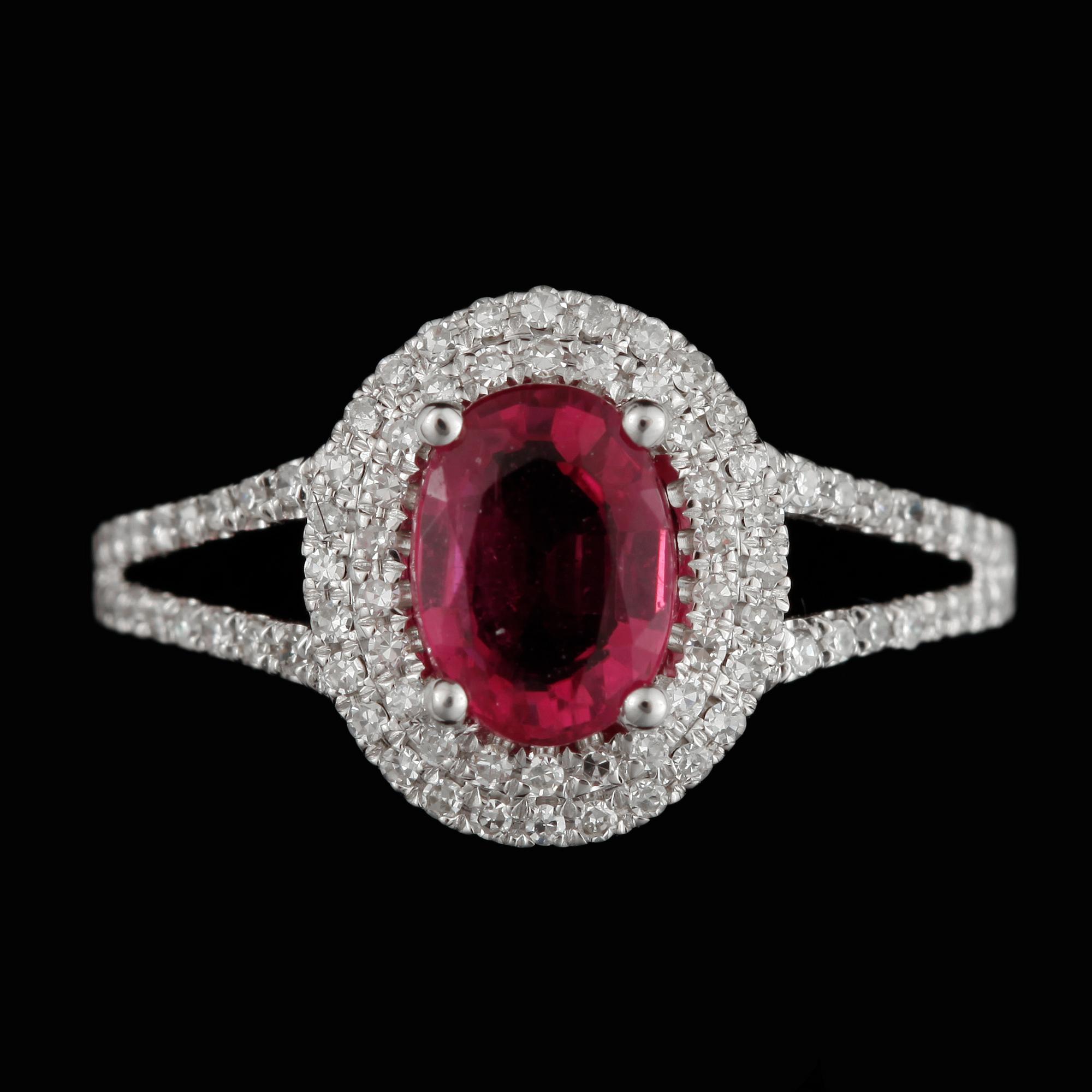 RING, 18k vitguld med rosa turmalin samt briljantslipade diamanter. Vikt ca 2,7 gram.