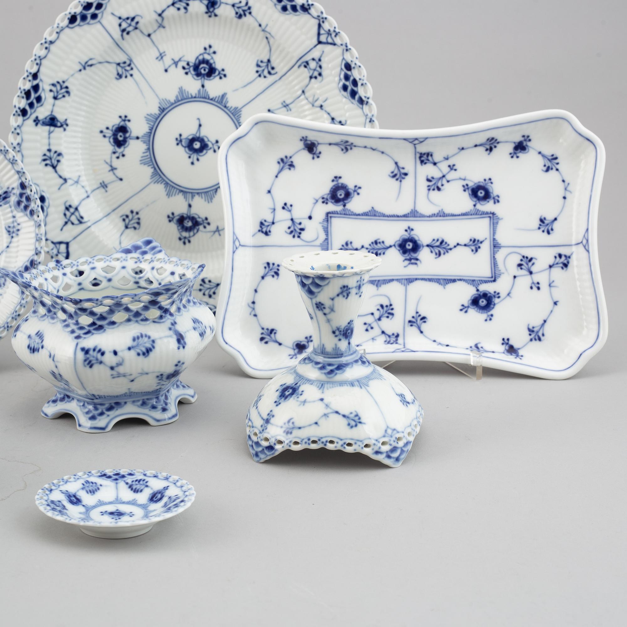 A whole- and half lace porcelain coffee service, 34 pcs "Musselmalet" from Royal Copenhagen.