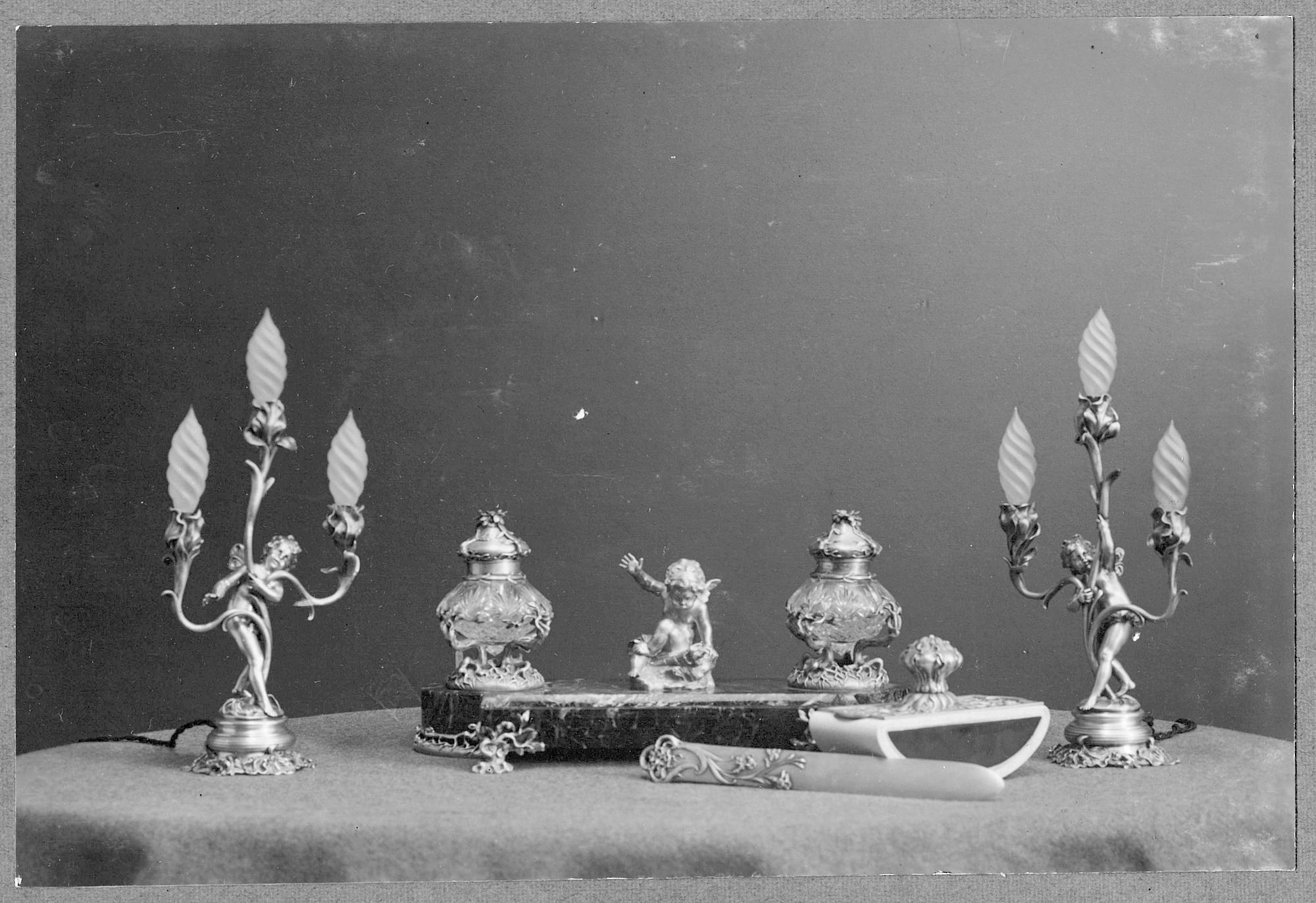 Skulpturer, ett par, silver. Design Auguste Moreau. W.A. Bolin, Moskva 1912-1917.