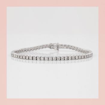 ARMBAND, ett riviére med 60 briljanter, totalt ca 4.65ct.