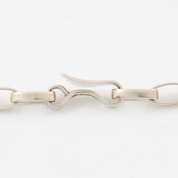 Sven-Erik Högberg samt Annette och Marie Högberg, ring, armband och collier.