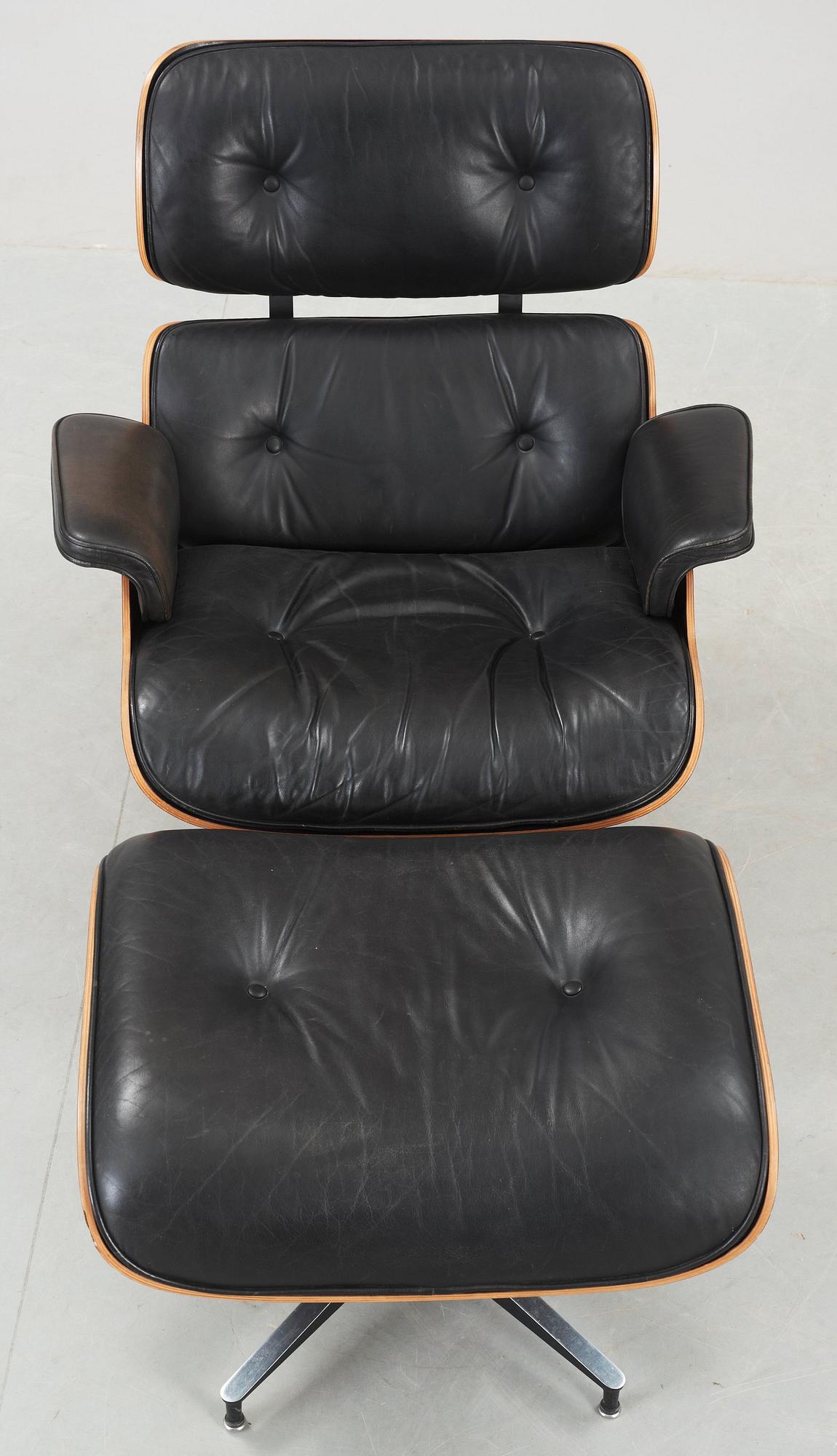 A Charles & Ray Eames "Lounge Chair and ottoman", Herman Miller, USA.