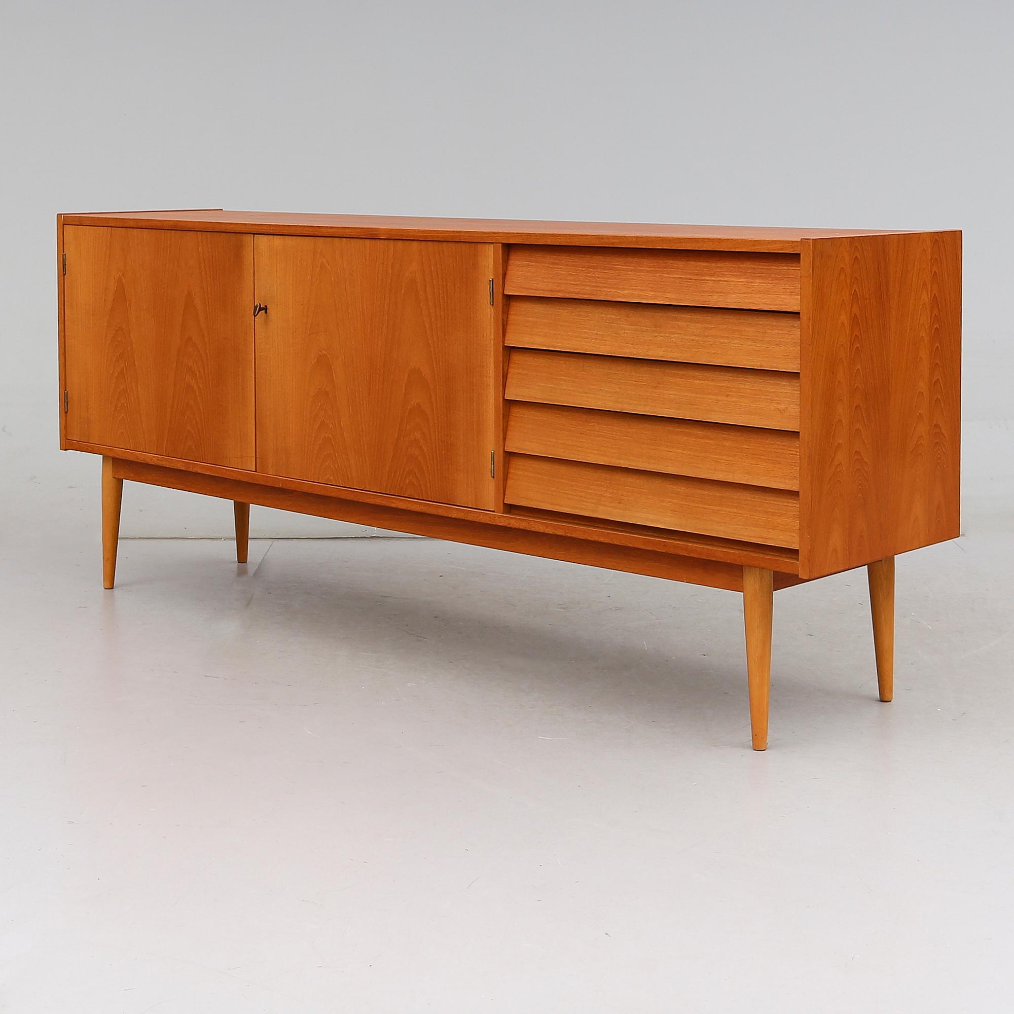 SIDEBOARD, 1900-talets andra hälft.