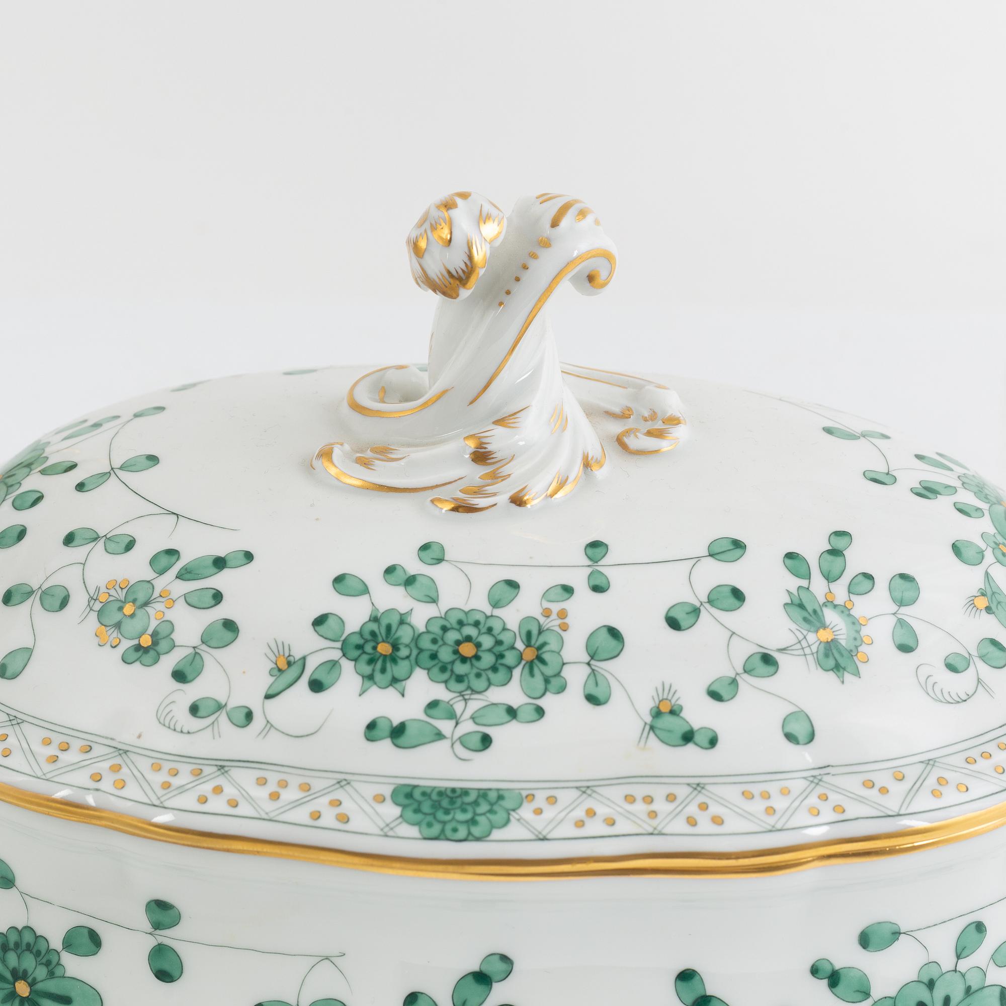 A 30-piece porcelain dinner service, "Indische Malerai Grün", Meissen, Germany.