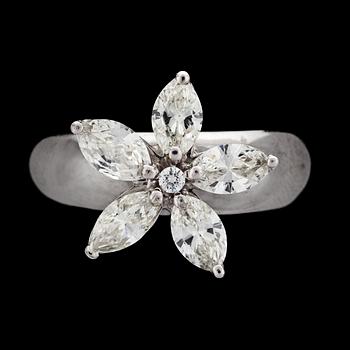 1036. A drop cut diamond ring, tot. app. 2.30 cts.