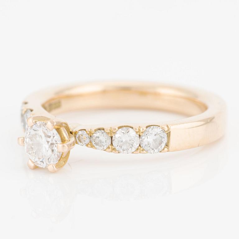 Ring, 18K gold with brilliant-cut diamonds.