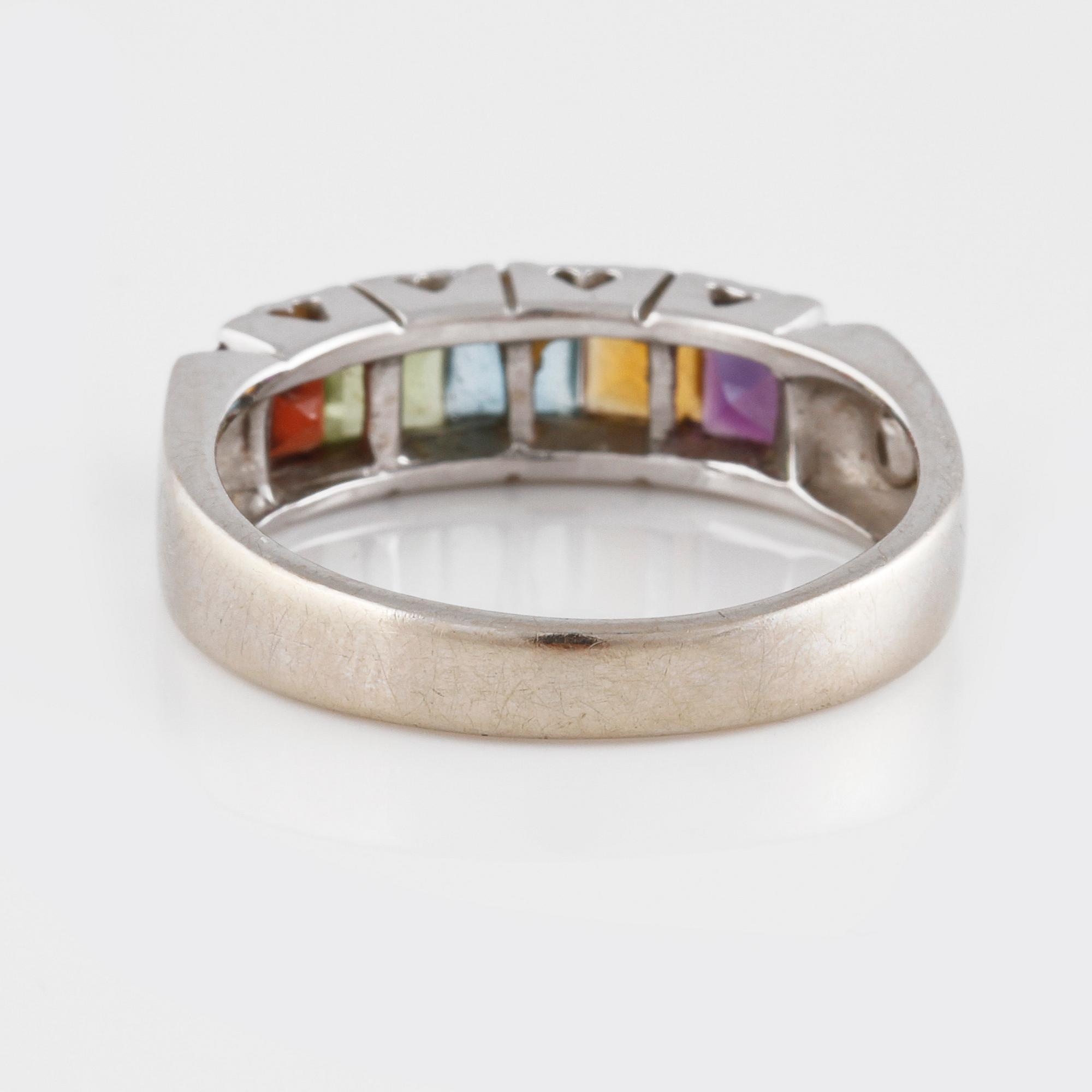 RING, 18K guld med med fem fasettslipade olikfärgade stenar samt 2 briljantslipade diamanter. Vikt 4,1 gram.
