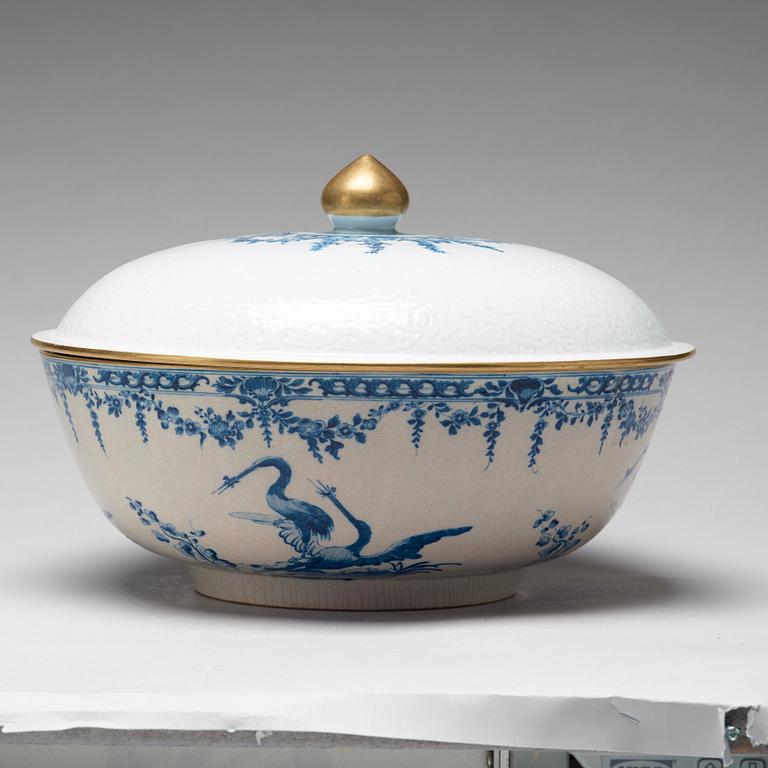 A large blue and white armorial punch bowl with cover, Qing dynasty, Qianlong (1736-95).