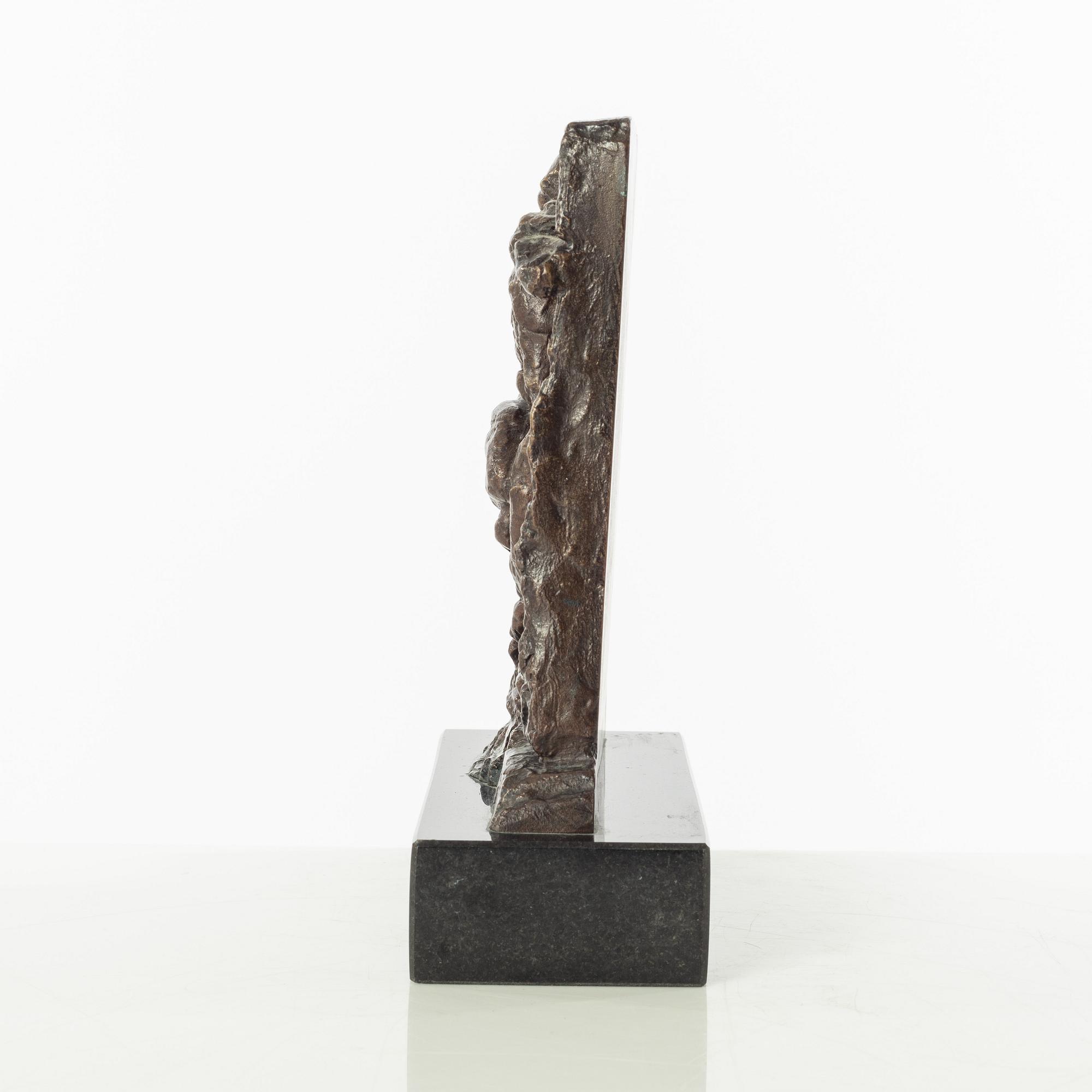 Gudmar Olovson, relief/skulptur. Signerad. Numrerad. Gjutarstämpel. Brons, total höjd 20 cm, längd 16 cm.