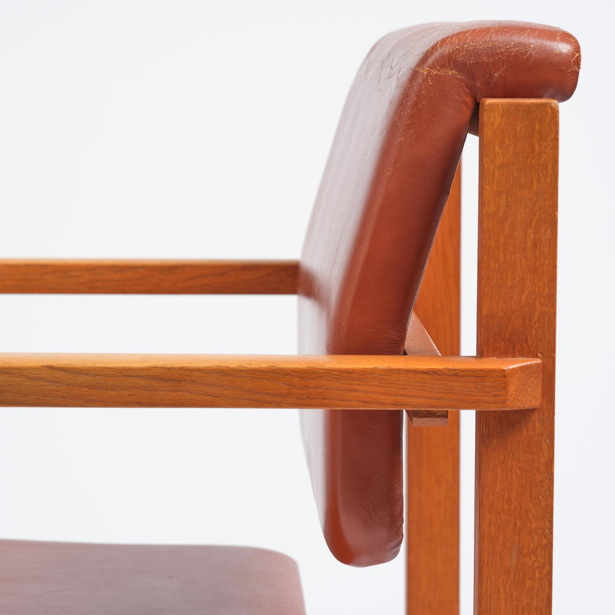 John Kandell, karmstolar, ett par, J. E. Blomqvist Möbelfabrik, Storvreta, för Tingshuset i Västervik, ca 1959.