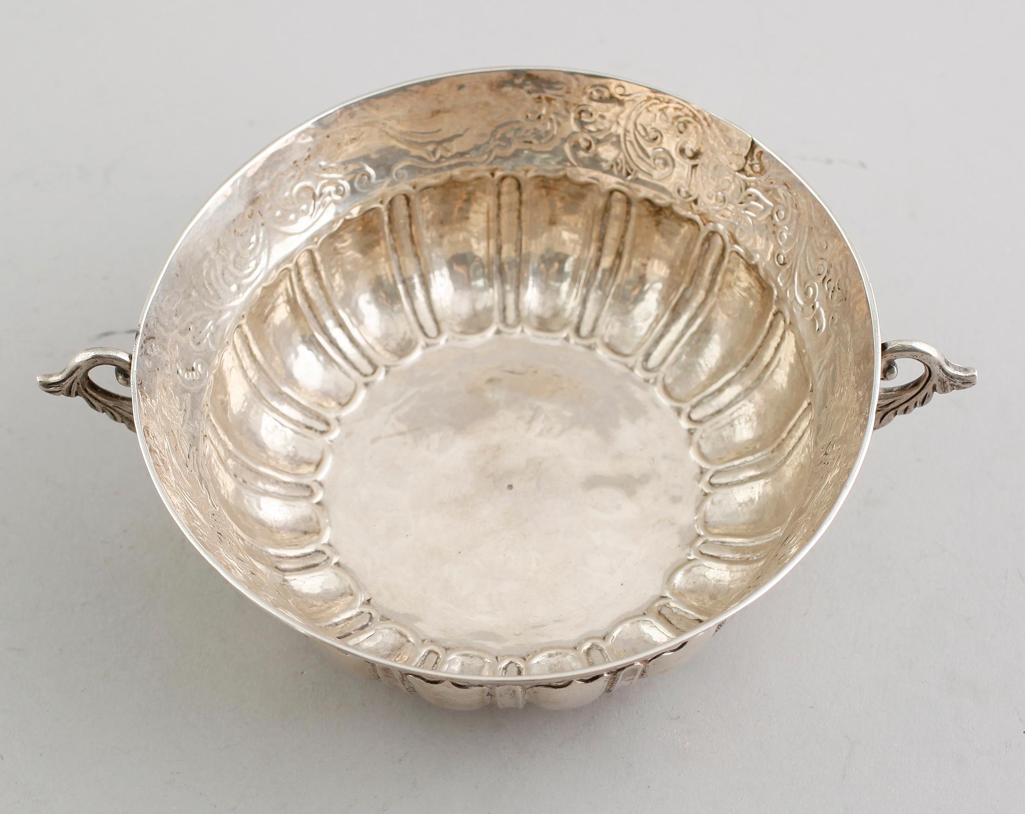 SKÅL, silver, möjligen Holland, 1800-tal. Vikt ca 360 gram.