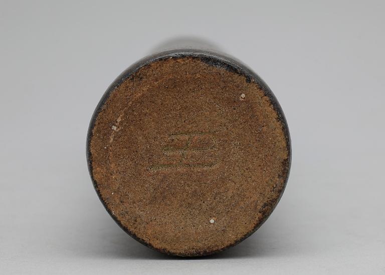 VAS, keramik, enligt uppgift Hertha Hilfon, monogramsignerad.