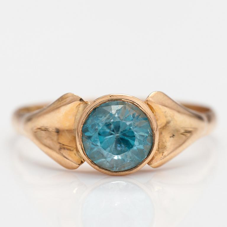 A 14K gold ring with a blue zircon. Helle Väinö, Turku 1960.
