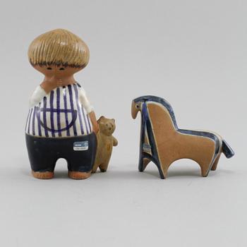 FIGURINER, 2 st, stengods, Lisa Larsson, Gustavsberg, 1900-talets andra hälft.