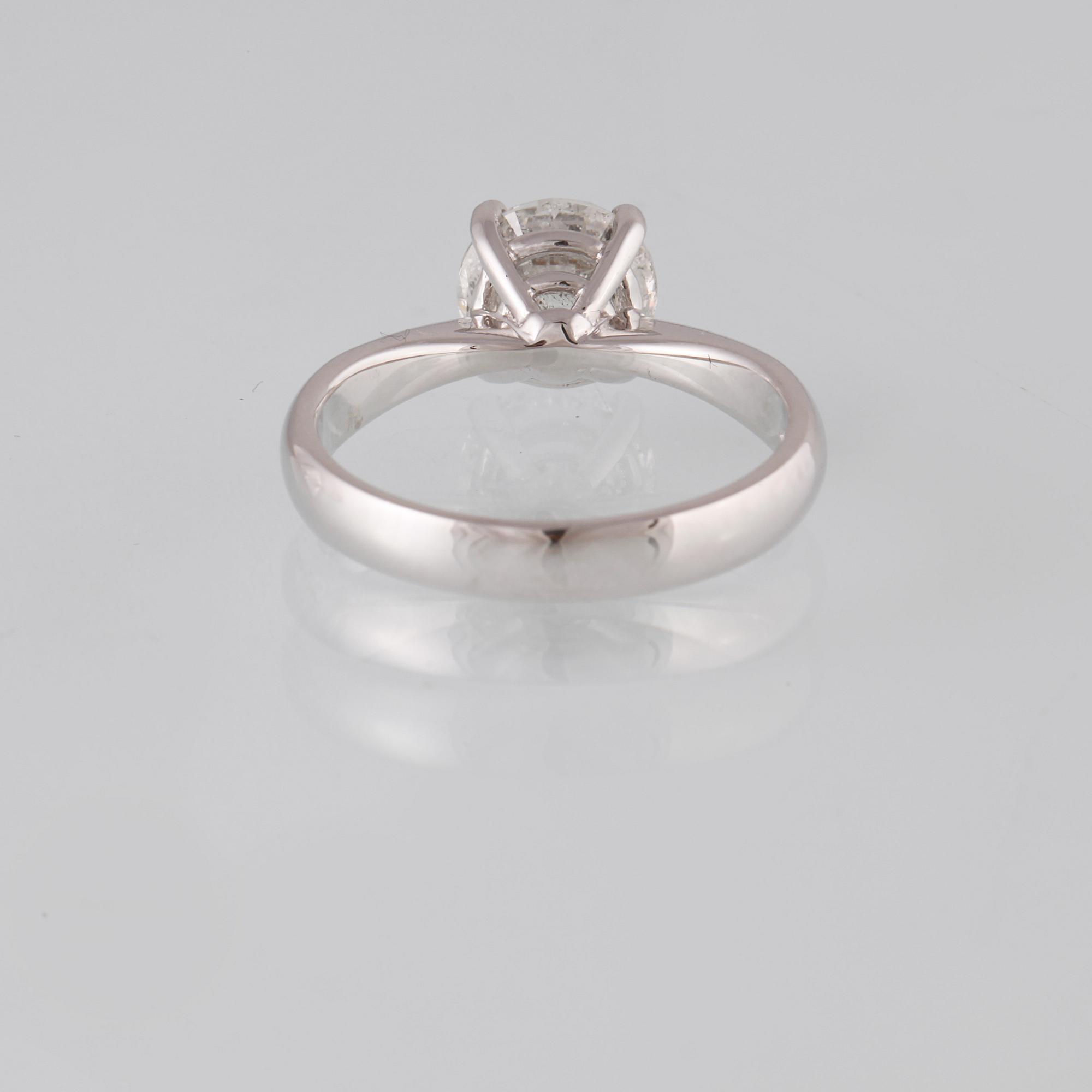 RING, 18K vitguld med briljantslipad diamant 2.01 ct Vikt 4,7 gram.