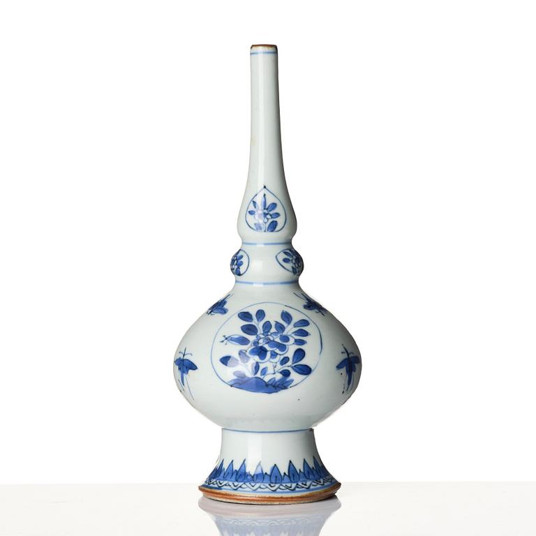 A Chinese blue and white porcelain water sprinkler, Qing dynasty, 18th century.