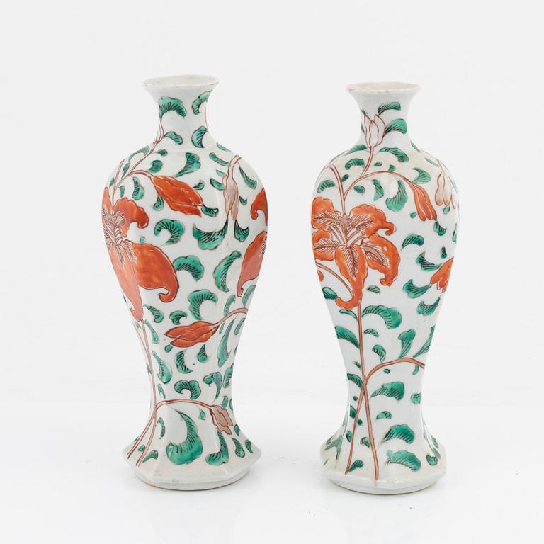 A pair of porcelain vases, Japan, Meiji (1868-1912).