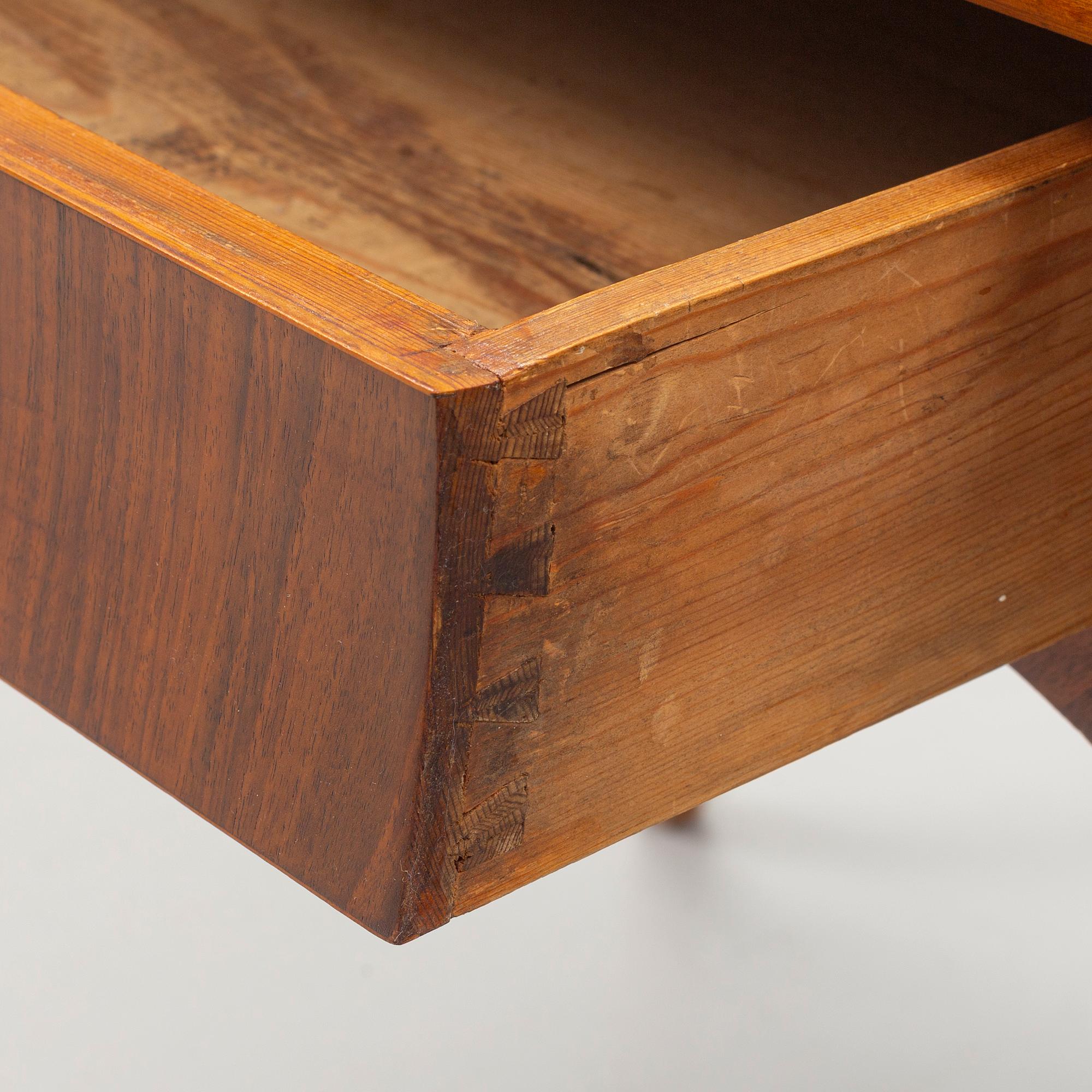 Skrivbord, rokokostil, omkring år 1900.